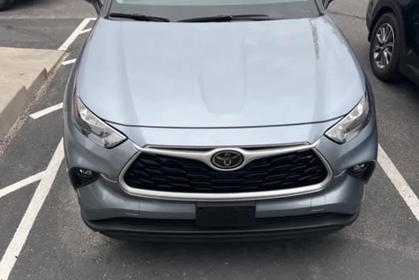 2020 Toyota Highlander XLE photo 1
