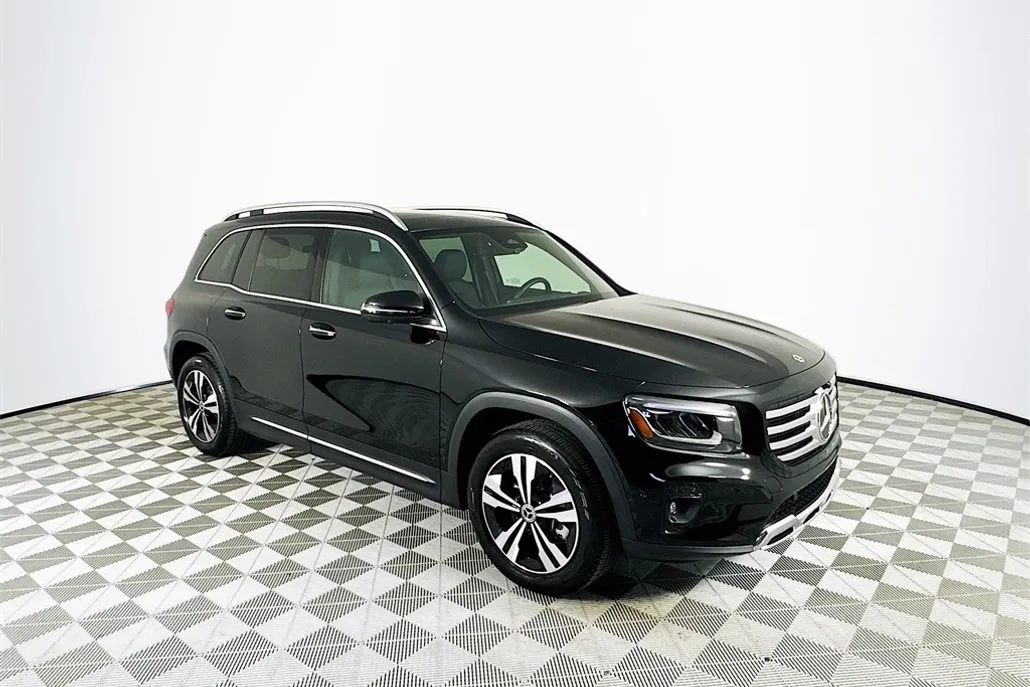 2025 Mercedes Benz GLB 250 photo 1