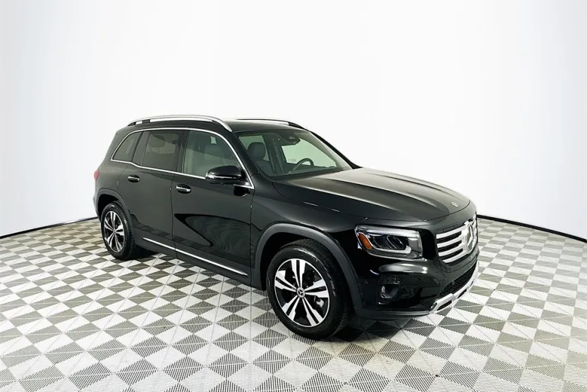 2025 Mercedes Benz GLB 250 photo 1