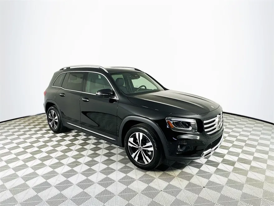 2025 Mercedes Benz GLB 250 photo 1