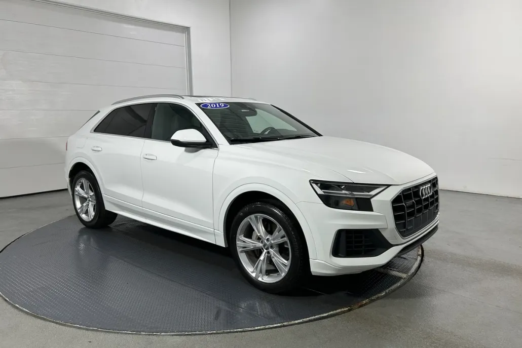 2019 Audi Q8 Premium photo 1