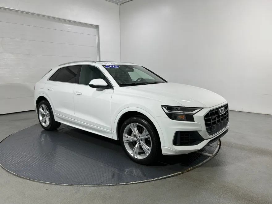2019 Audi Q8 Premium photo 1