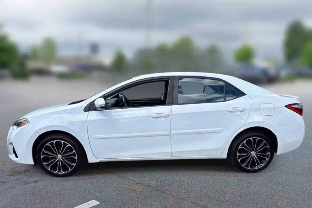 2014 Toyota Corolla L photo 1