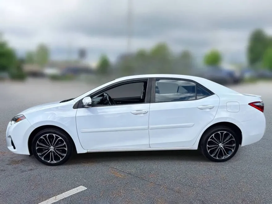 2014 Toyota Corolla L photo 1