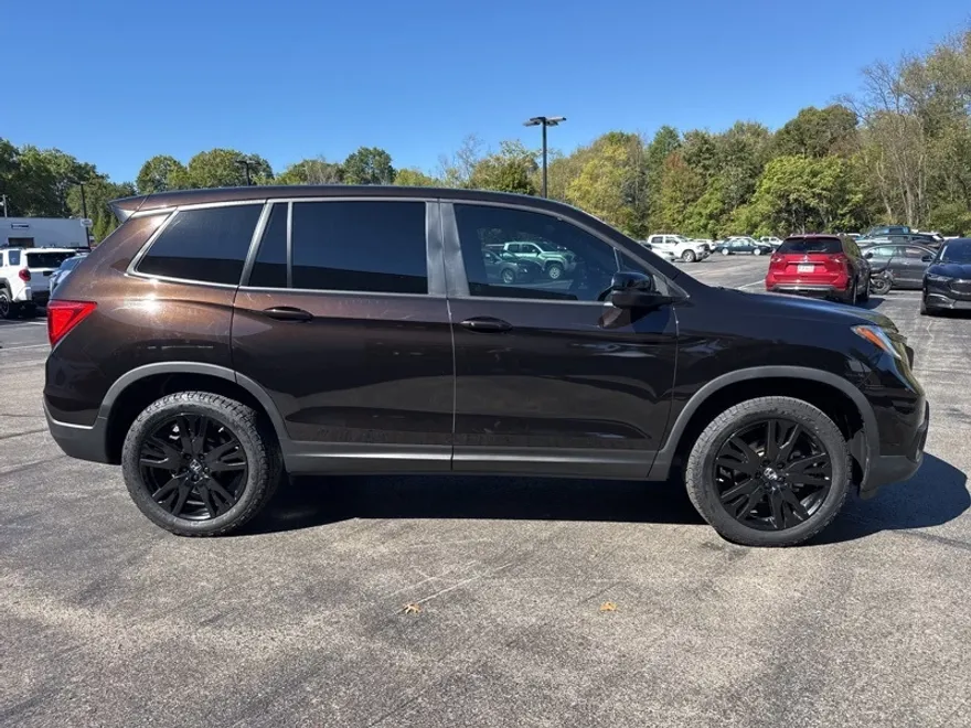 2021 Honda Passport Sport photo 1