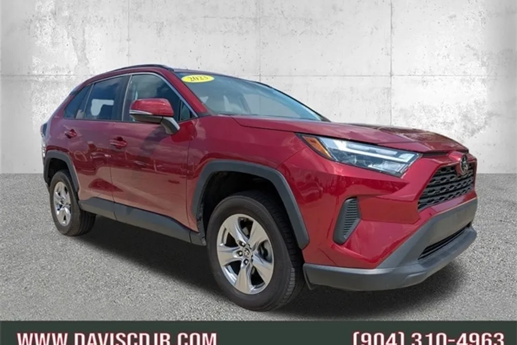 2023 Toyota RAV4 XLE photo 1