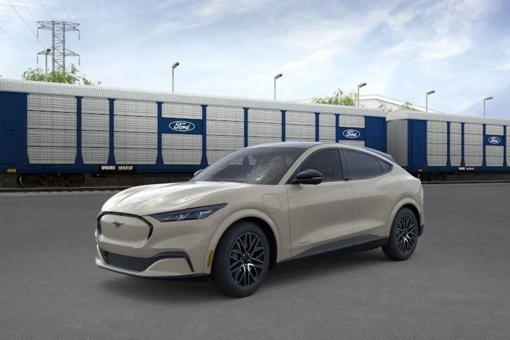 2025 Ford Mustang Mach-E Premium photo 1