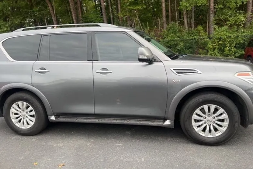 2019 Nissan Armada SV photo 1