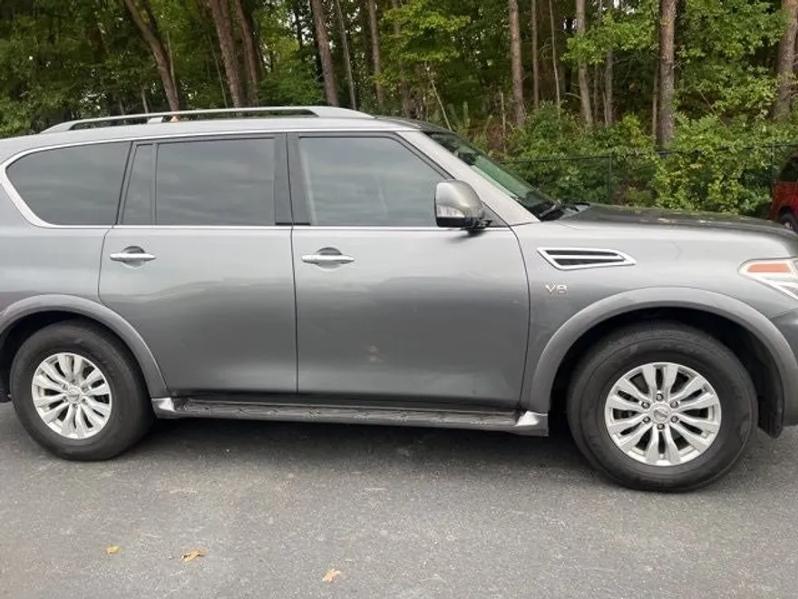 2019 Nissan Armada SV photo 1