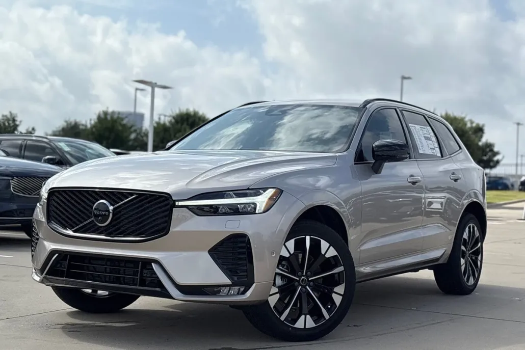 2026 Volvo XC60 B5 Plus photo 1