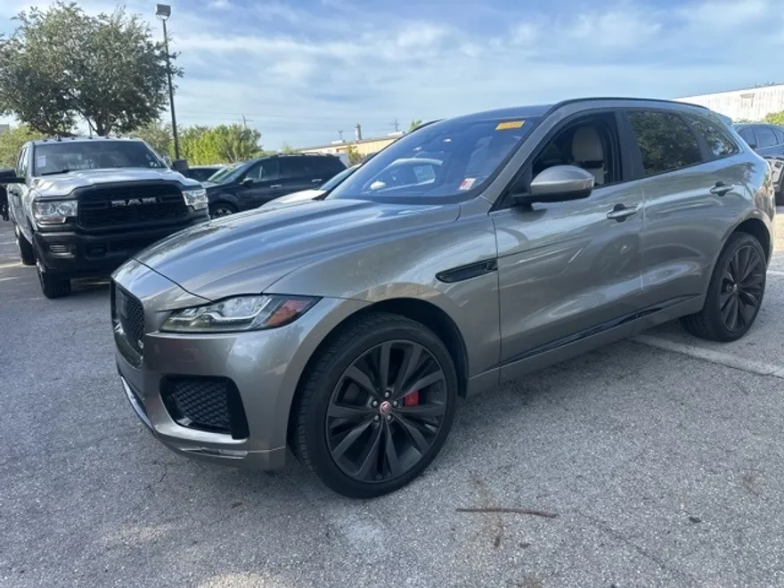 2019 Jaguar F-PACE S photo 1