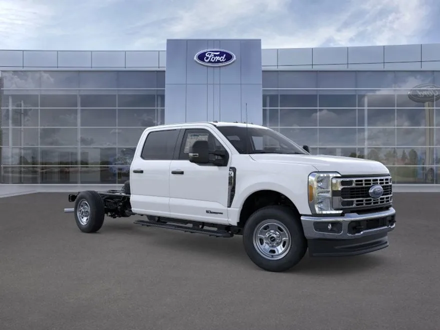 2025 Ford F-350 photo 1