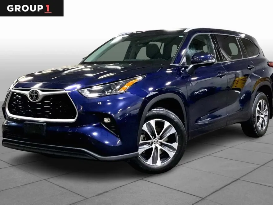 2022 Toyota Highlander XLE photo 1