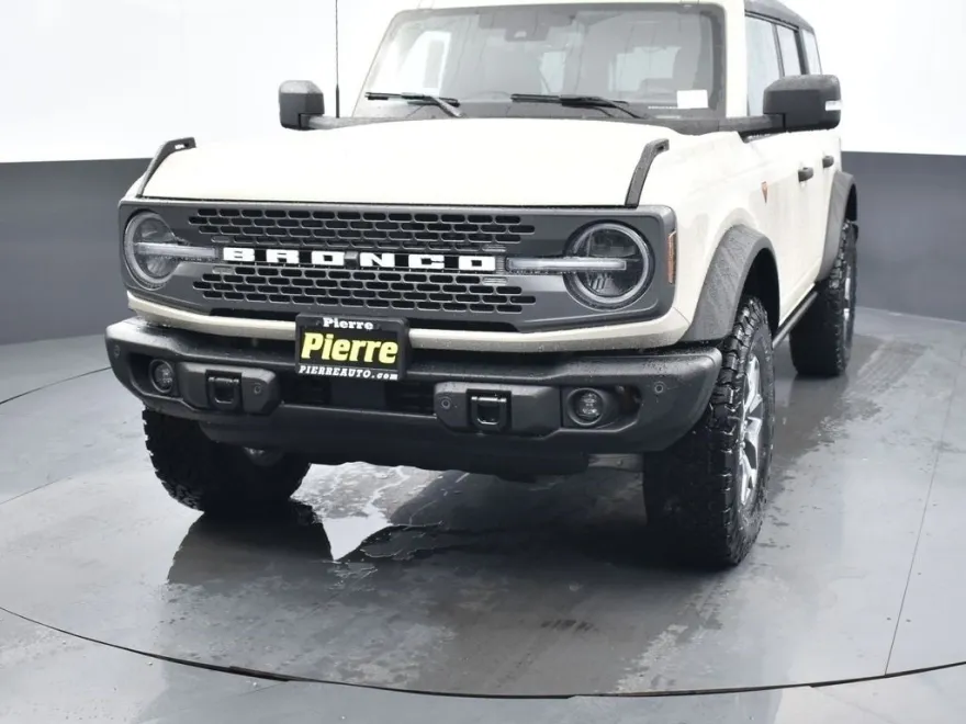 2025 Ford Bronco Badlands photo 1