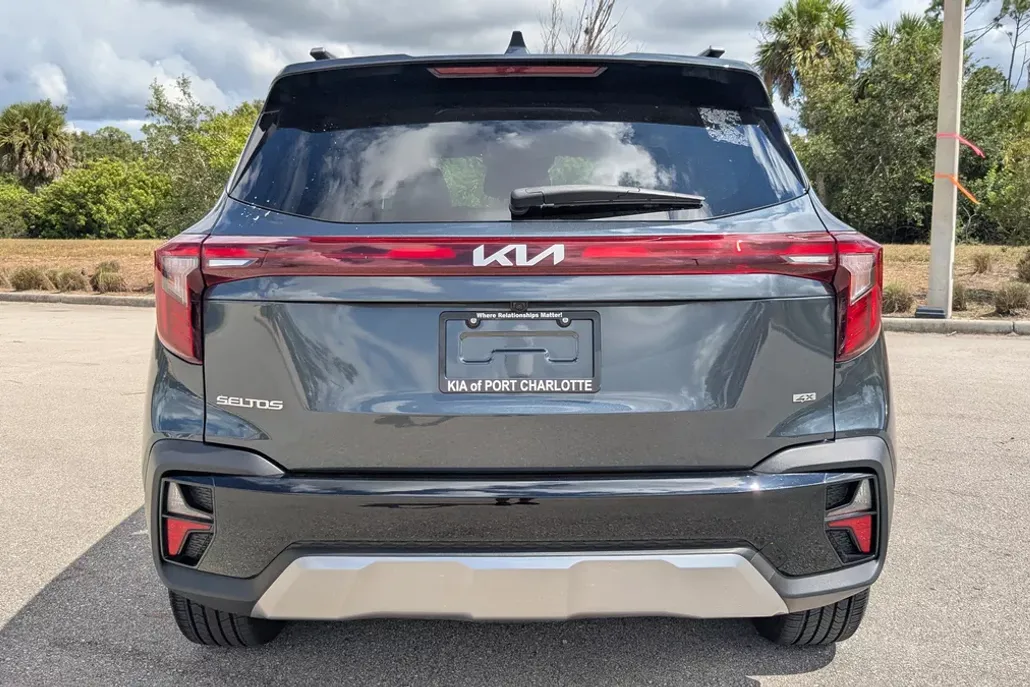 2024 Kia Seltos SX photo 1