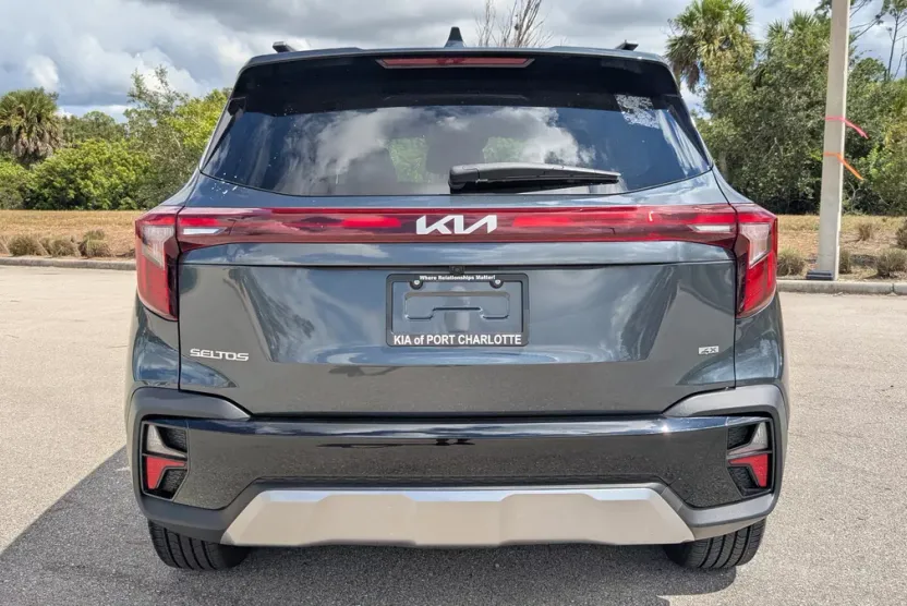 2024 Kia Seltos SX photo 1