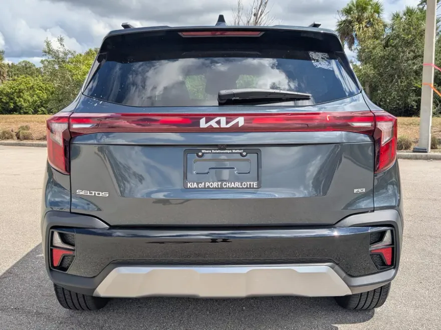2024 Kia Seltos SX photo 1
