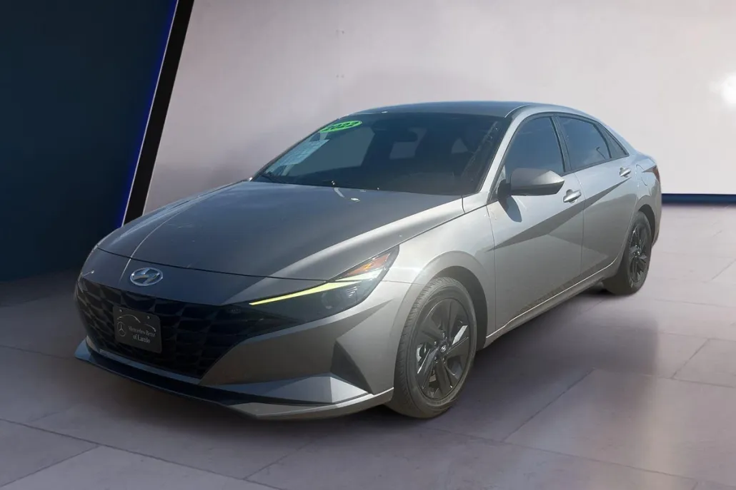 2022 Hyundai Elantra SEL photo 1