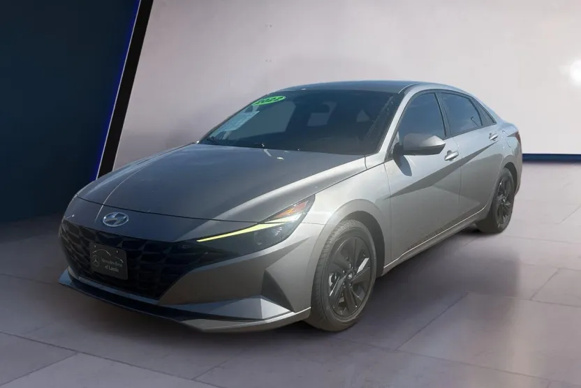 2022 Hyundai Elantra SEL photo 1