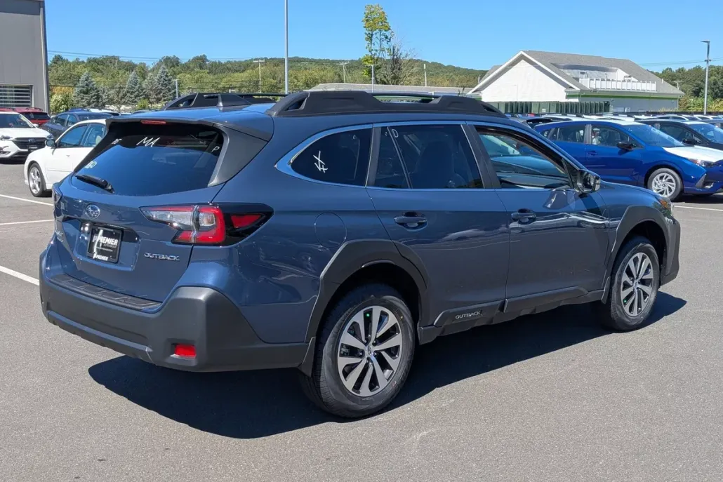 2025 Subaru Outback Premium photo 1