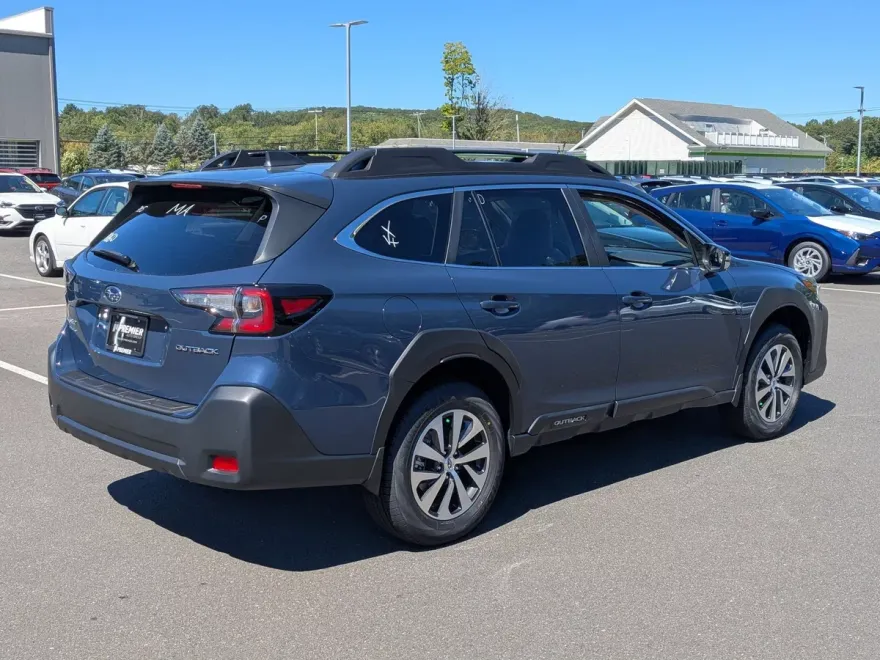 2025 Subaru Outback Premium photo 1