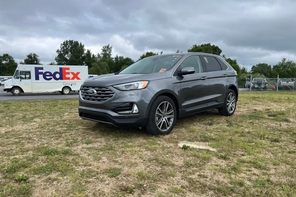 2022 Ford Edge Titanium photo 1