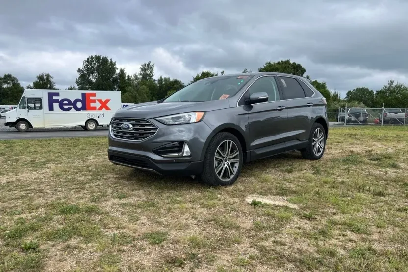 2022 Ford Edge Titanium photo 1