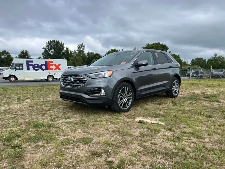 2022 Ford Edge Titanium photo 1