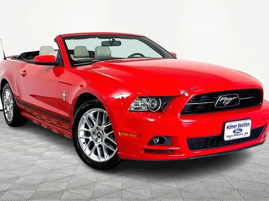 2014 Ford Mustang V6 Premium photo 1