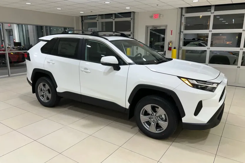 2025 Toyota RAV4 XLE photo 1