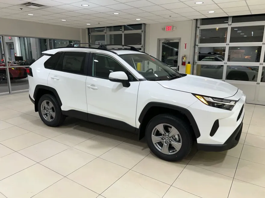 2025 Toyota RAV4 XLE photo 1