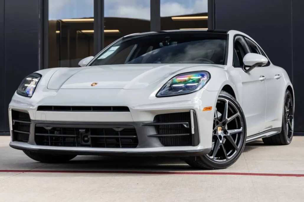 2025 Porsche Panamera 4 photo 1