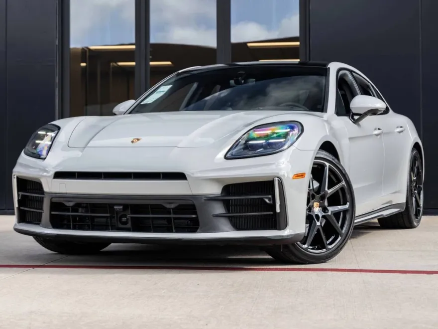 2025 Porsche Panamera 4 photo 1