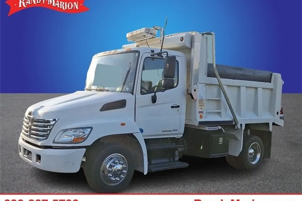2010 Hino Conventional Type Truck photo 1
