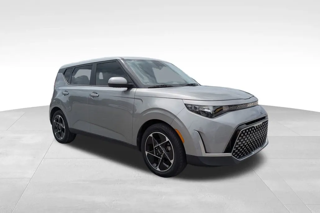 2023 Kia Soul EX photo 1