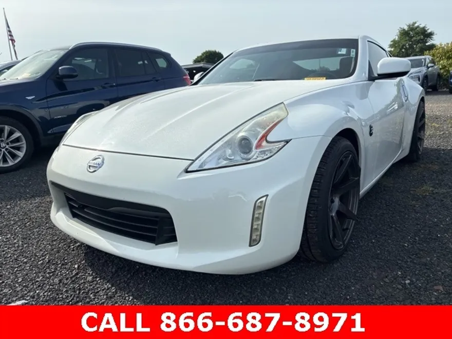 2014 Nissan 370Z Touring photo 1