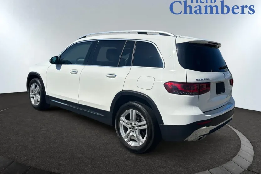 2023 Mercedes Benz GLB 250 4MATIC photo 1