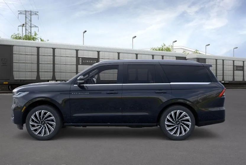 2025 Lincoln Navigator Black Label photo 1