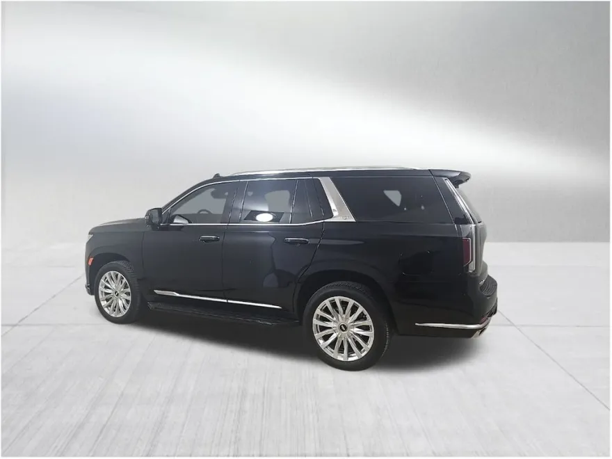 2024 Cadillac Escalade Luxury photo 2