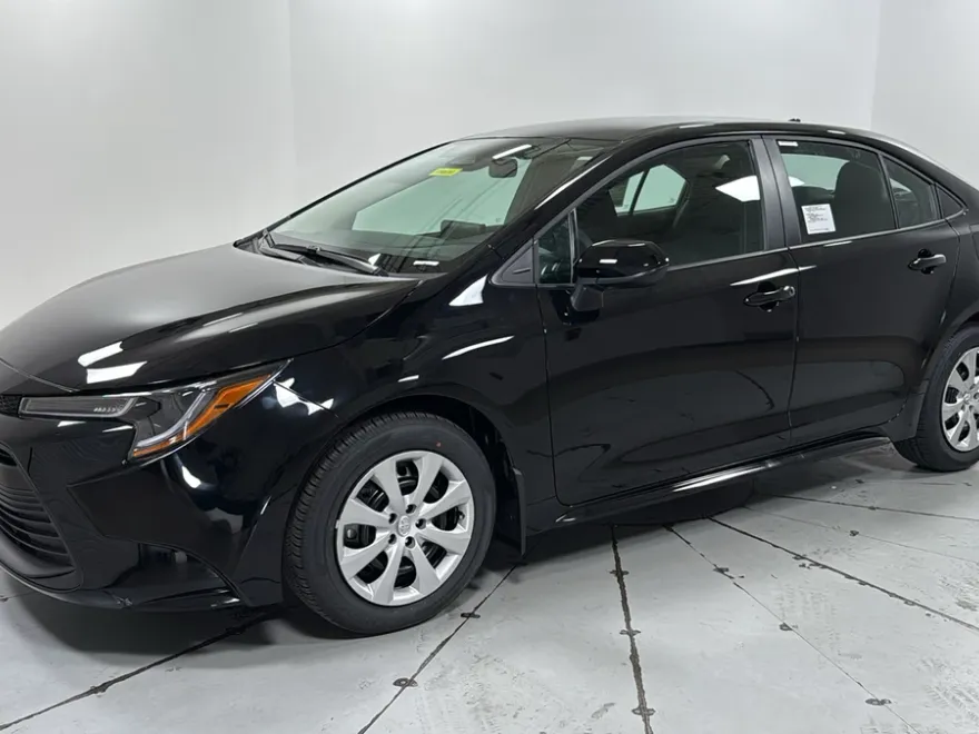 2026 Toyota Corolla LE photo 1