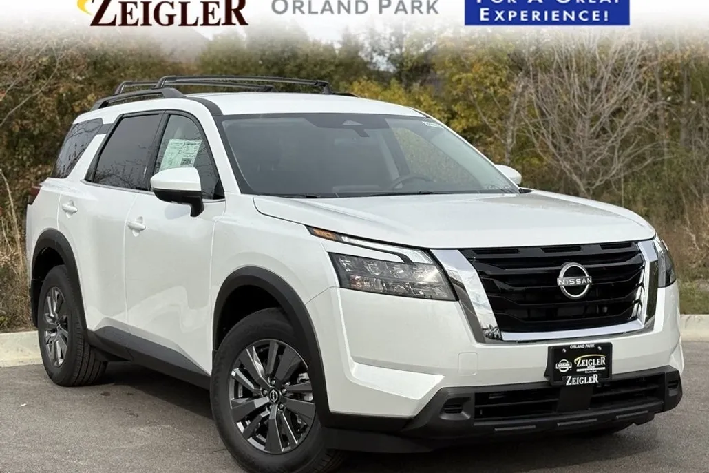 2025 Nissan Pathfinder SV photo 1