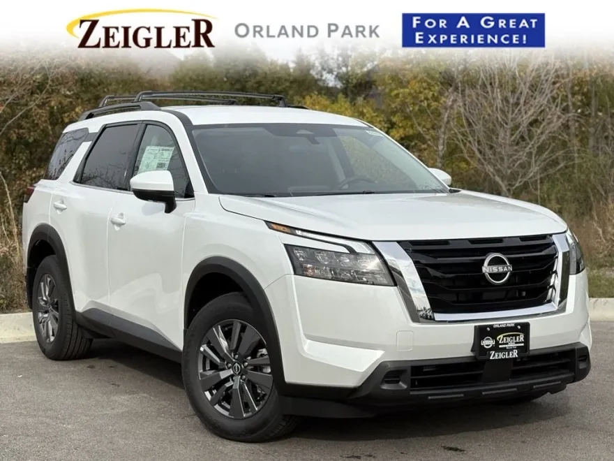 2025 Nissan Pathfinder SV photo 1