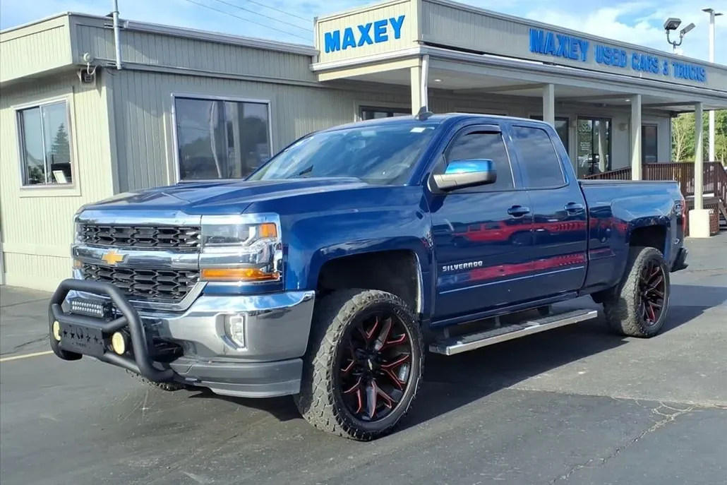 2016 Chevrolet Silverado 1500 LT photo 1