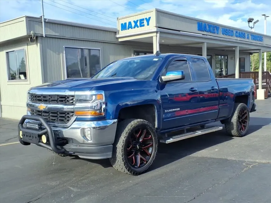 2016 Chevrolet Silverado 1500 LT photo 1