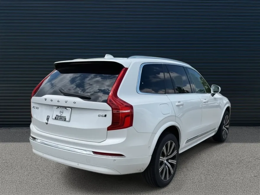 2025 Volvo XC90 Plus photo 1