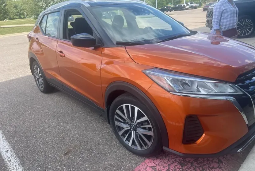 2023 Nissan Kicks SV photo 1