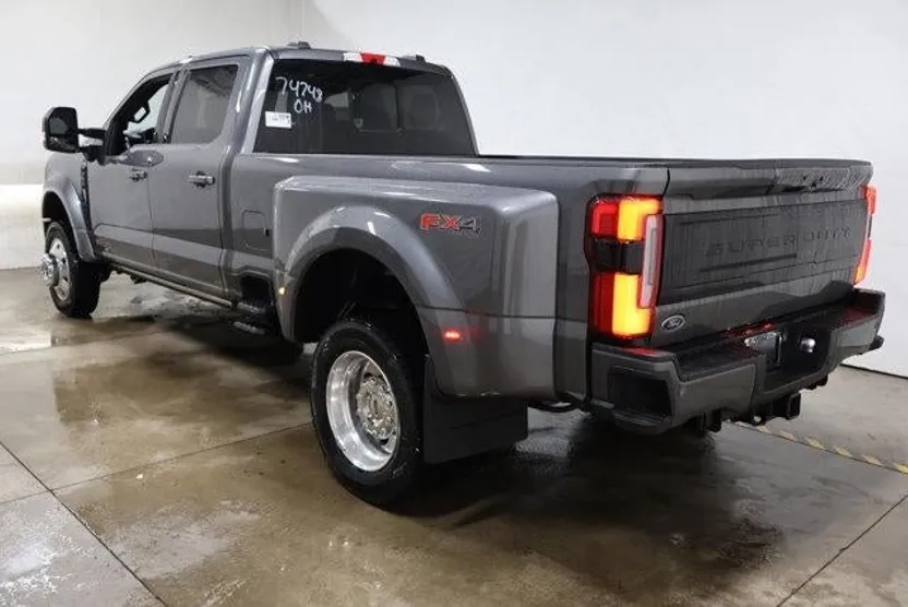 2026 Ford F-450 Platinum photo 1