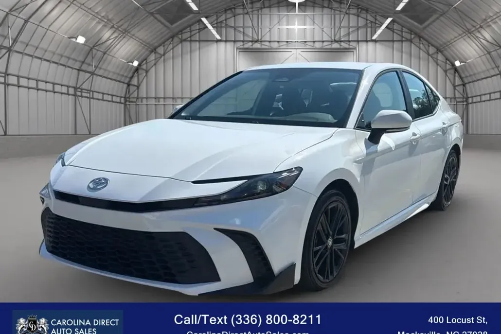 2025 Toyota Camry photo 1