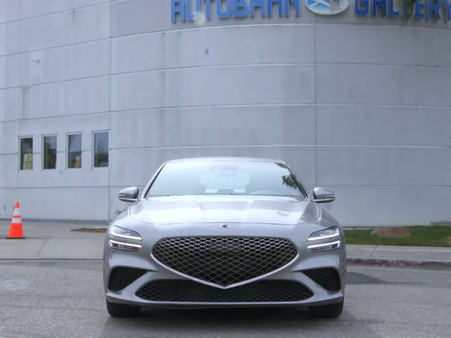 2022 Genesis G70 2.0T photo 1