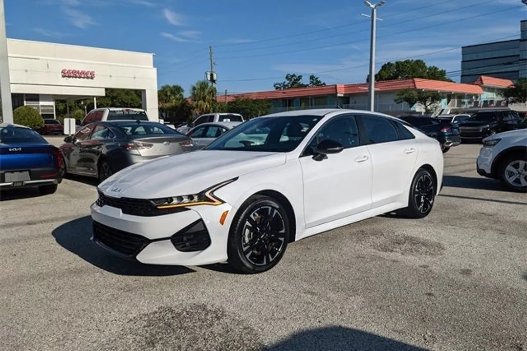 2024 Kia K5 GT-Line photo 1
